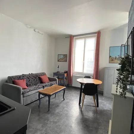 Апартаменты Nice T2 With Parking Near The Harbor Онфлёр